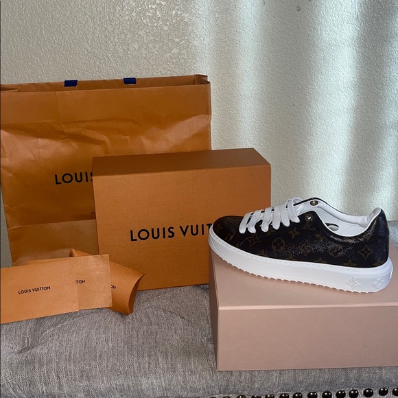 Louis Vuitton Women Time Out Sneakers - Picture 4 of 13
